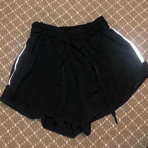 Lululemon hottie hot shorts (long)